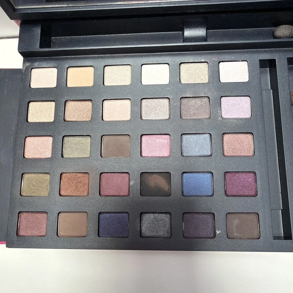 Estée Lauder Makeup Palette Gift Box 16 Lip 30 Shadow 4 Blush -Box Has Wear